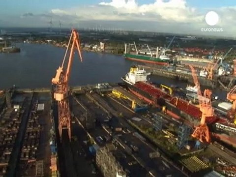 Calo nel settore dei servizi alimenta timori recessione