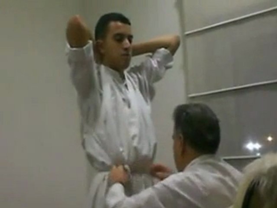 Postnişen Mustafa Holat efendi Tennur bağlarken... Semazen Onbir