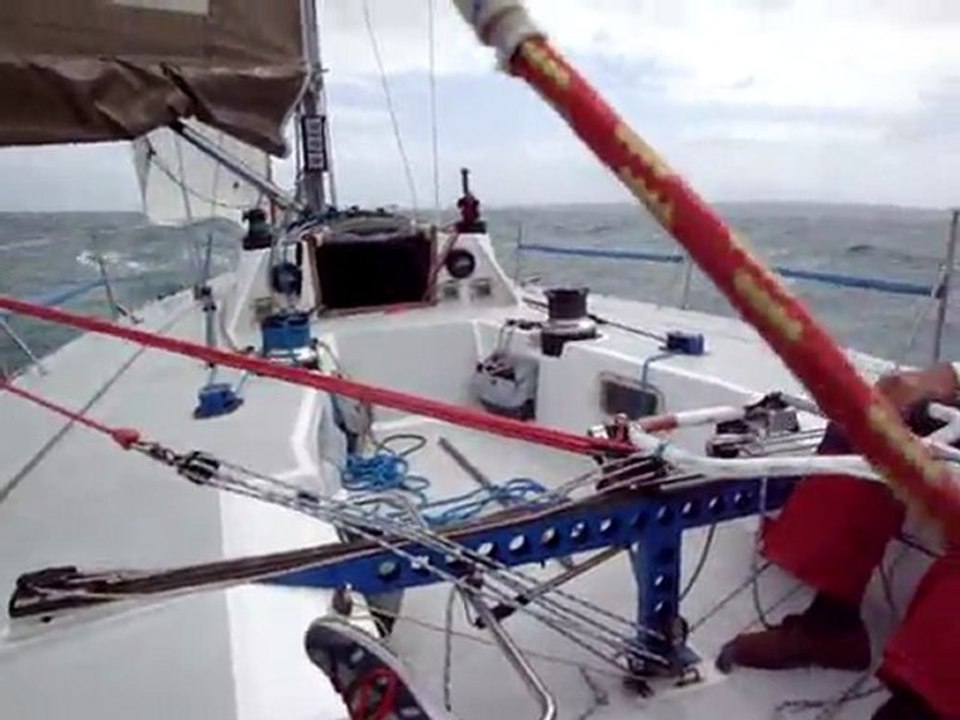 Quatre bien fatigués sur le pont de Turquoise, d'Aurigny à Cherbourg. A fond!