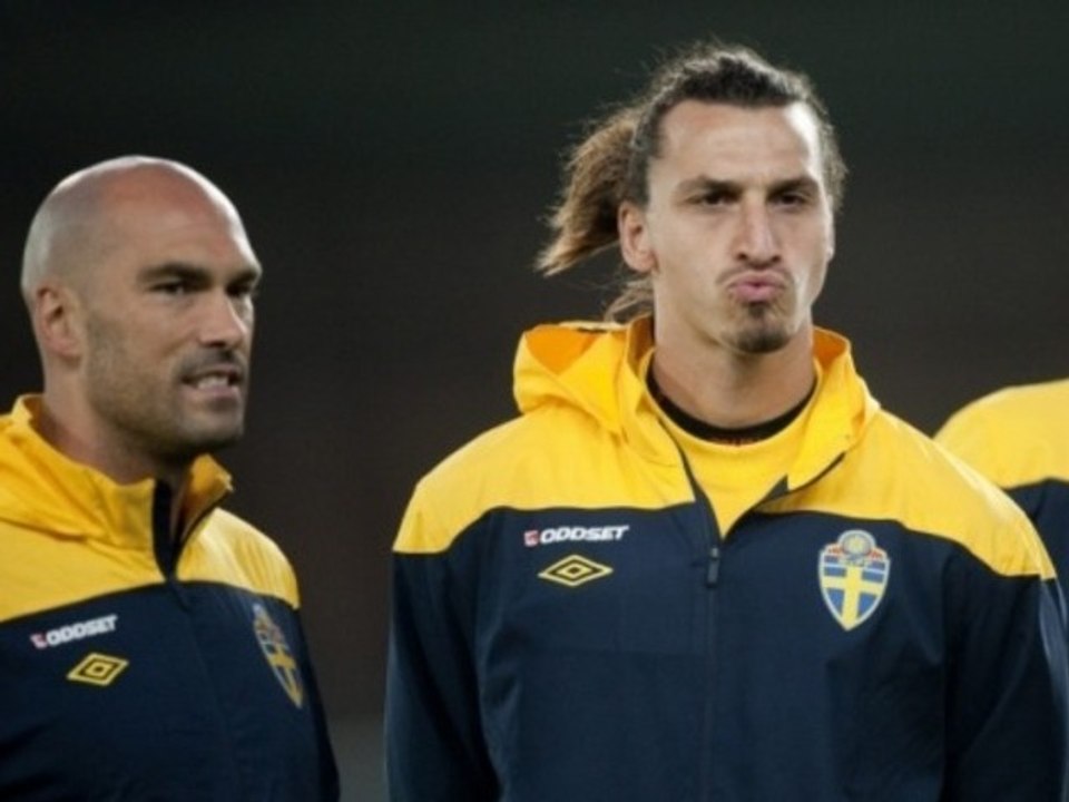 Le terrible coup d'épaule de Zlatan Ibrahimovic !