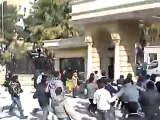 فري برس  جامعة حلب  الأحرار يخلصون شاباً من أيدي الشبيحة 22 2 2012