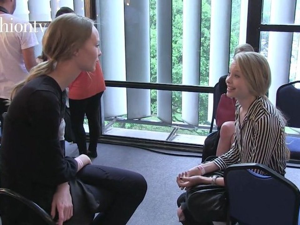 Lais Ribeiro Backstage at Tufi Duek Fall 2012 SPFW
