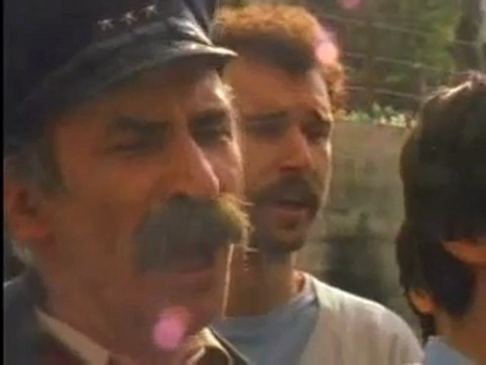 Yılmaz Güney - DUVARIN ETRAFINDA 2