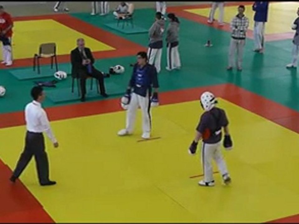 DESBOIS Thibault 4e combat pieds points Championnat de Bourgogne février 2012