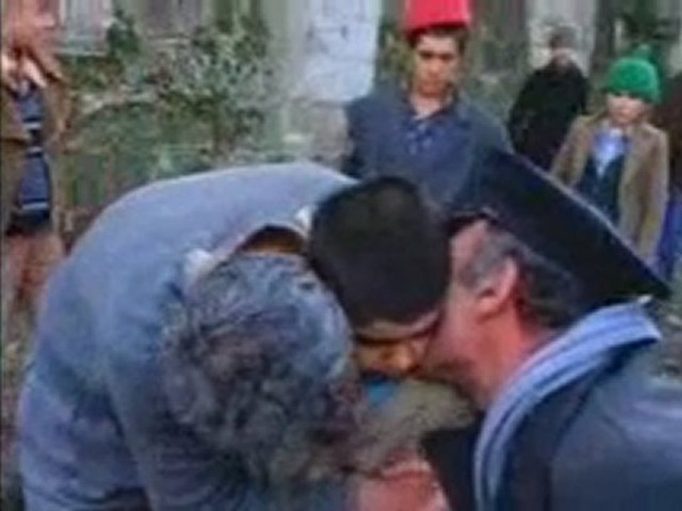 Yılmaz Güney - DUVARIN ETRAFINDA 6