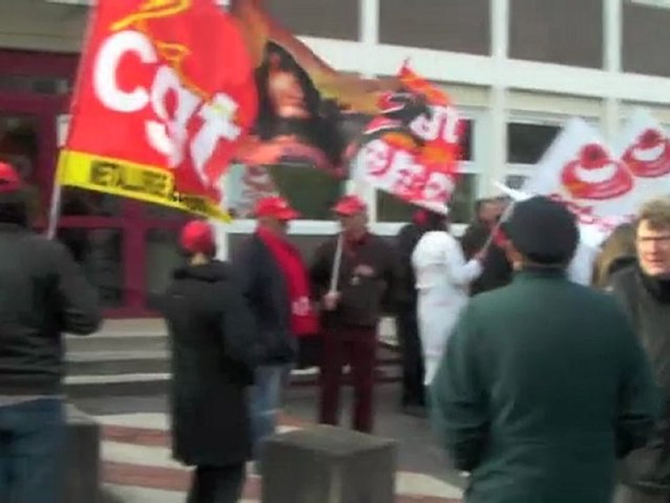 Maubeuge : les agents hospitaliers dans la rue