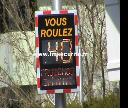 RADAR PEDAGOGIQUE PREVENTIF LUMINEUX DE VITESSE VIASIS PLUS VIATRAFFIC NANTES