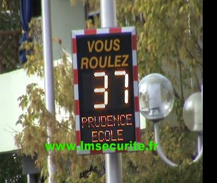 RADAR PEDAGOGIQUE PREVENTIF LUMINEUX DE VITESSE VIASIS PLUS VIATRAFFIC BORDEAUX 2012