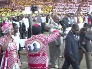 Zimbabwe: une marque de vêtements rend hommage au président Mugabe