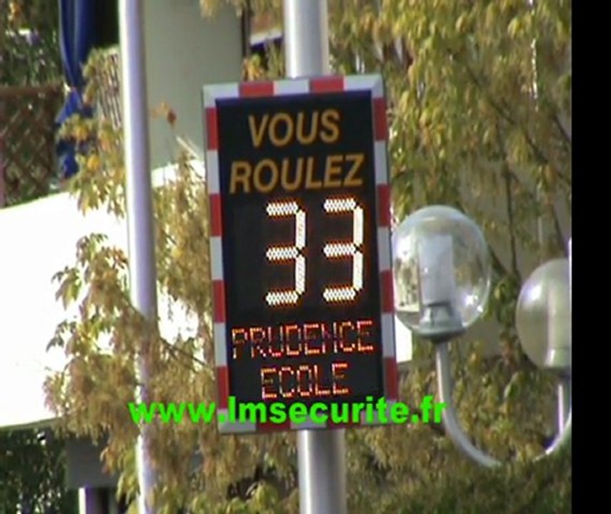 RADAR  PEDAGOGIQUE  PREVENTIF  LUMINEUX  DE  VITESSE  VIASIS  PLUS  VIATRAFFIC  HAUTE  SAVOIE  2012