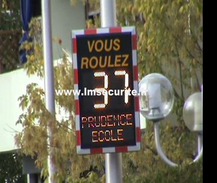 RADAR PEDAGOGIQUE PREVENTIF LUMINEUX DE VITESSE VIASIS PLUS VIATRAFFIC ISERE