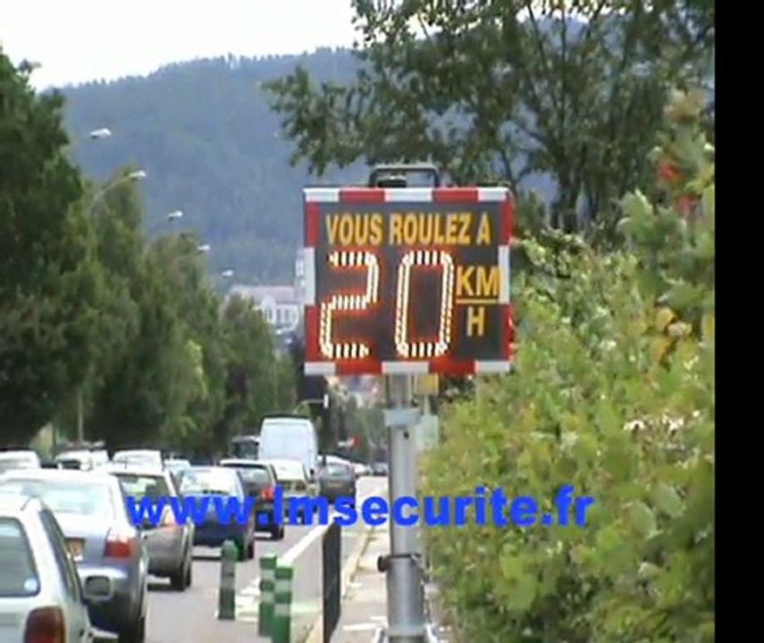 RADAR  PEDAGOGIQUE  PREVENTIF  LUMINEUX  DE  VITESSE  VIASIS  BASICD  VIATRAFFIC