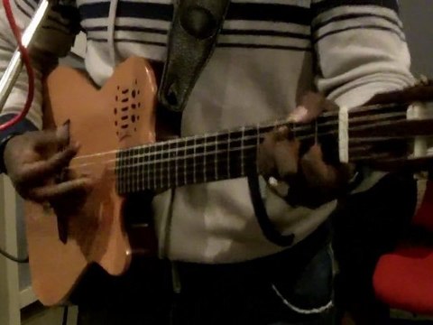 Mangane dans les studios de France Bleu Limousin