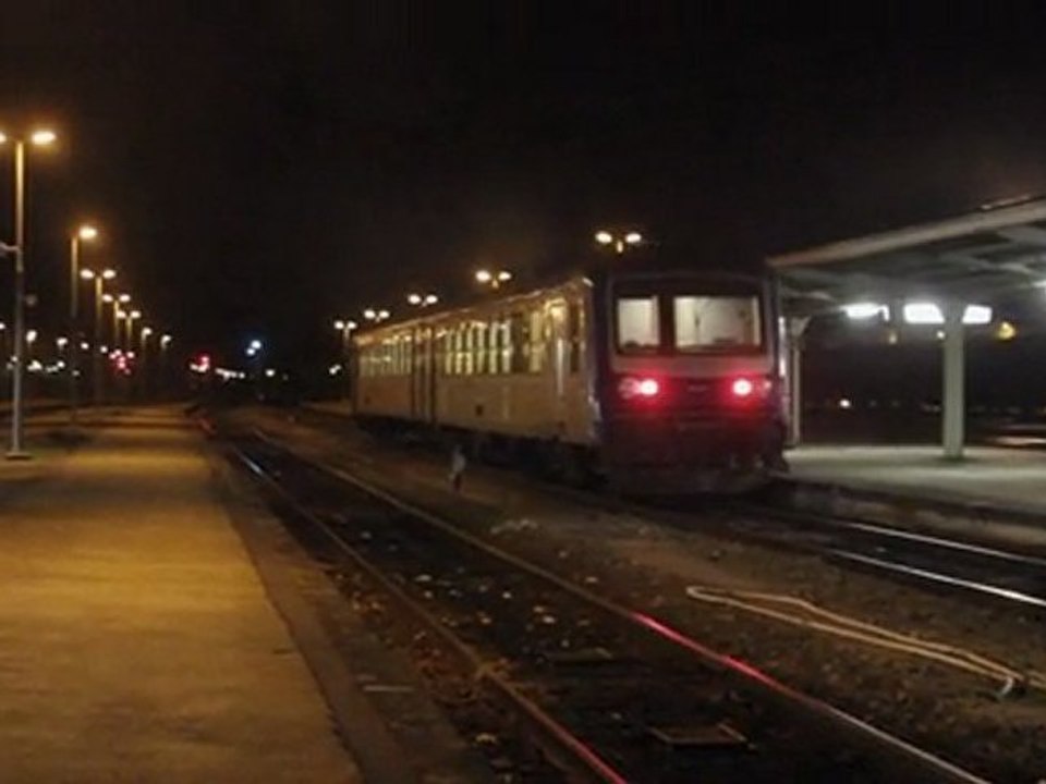 Depart d'un autorail ead  x4750 de la gare d'Argentan.
