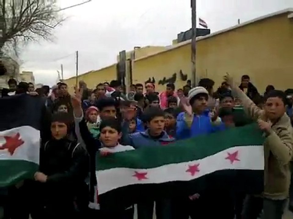 فري برس  حلب اخترين  مظاهرة طلابية نصرة لحمص  وطلاب حلب  23 2 2012   ج2
