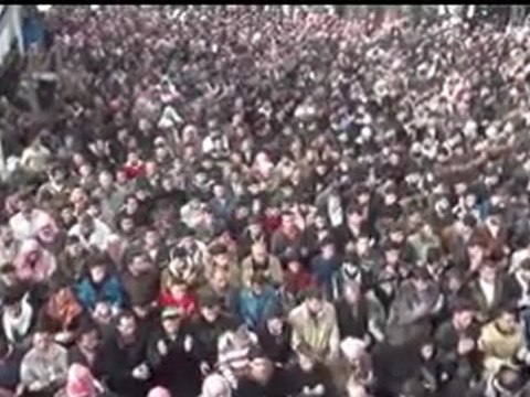 فري برس حمص تلبيسه صلاة الجنازة على الشهيد زكريا سليمان الضحيك أخ الشهيدين احمد ومحمود الضحيك وكلمة والد الشهداء الثلاثة 23 2 2012