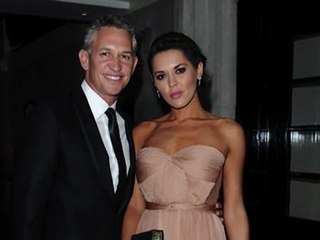 Скачать видео: Cheryl Cole Wows in Grecian Dress to Meet Prince Charles