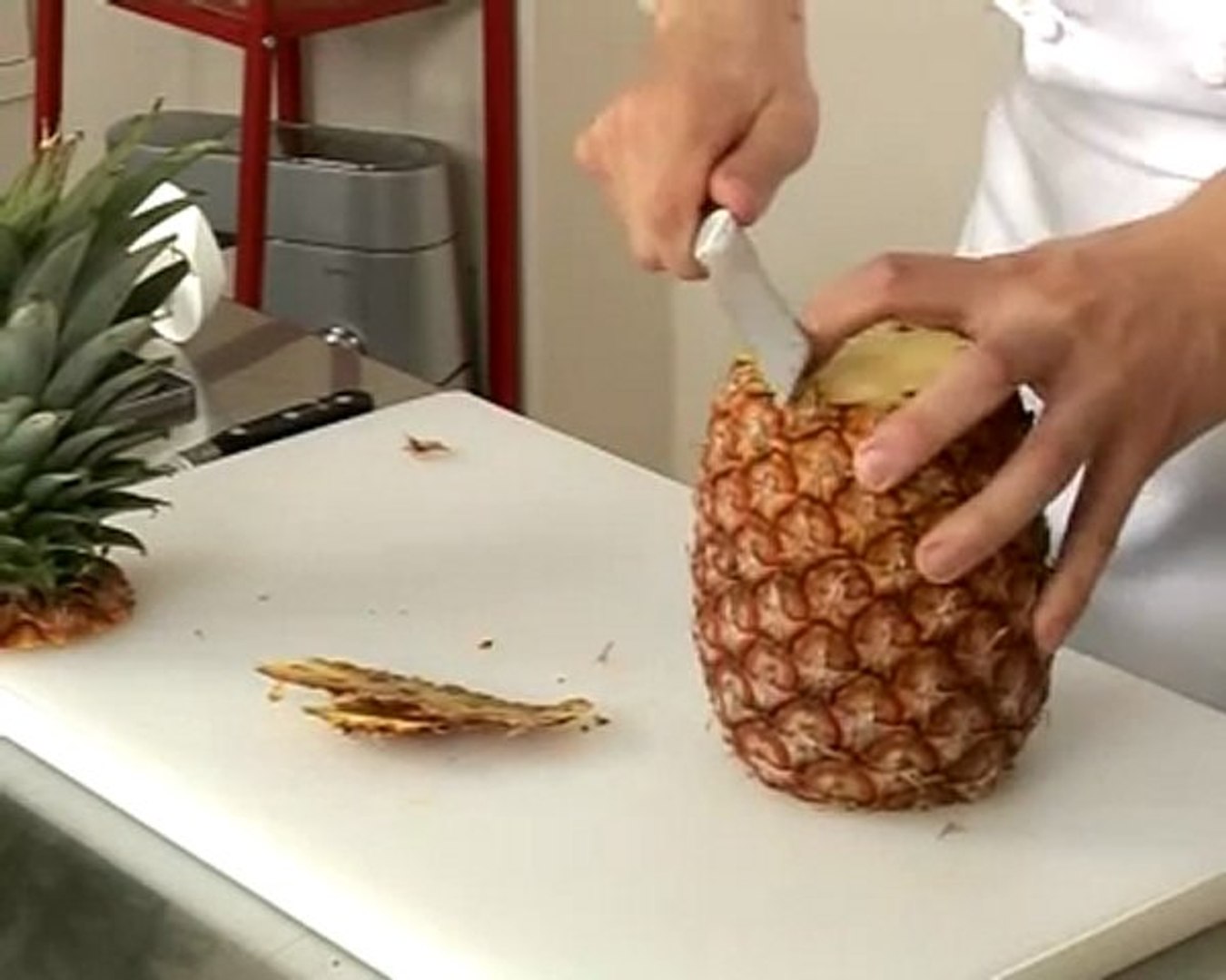 Technique de cuisine : Peler un ananas à vif - Vidéo Dailymotion