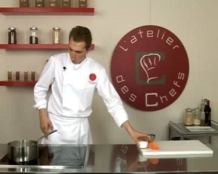 Technique de cuisine : Faire suer un oignon