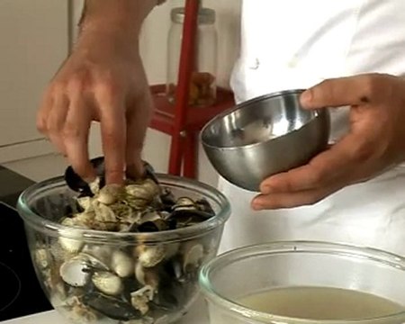 Recette de pavé de bar au jus de coquillages, carottes et oignons des cévennes