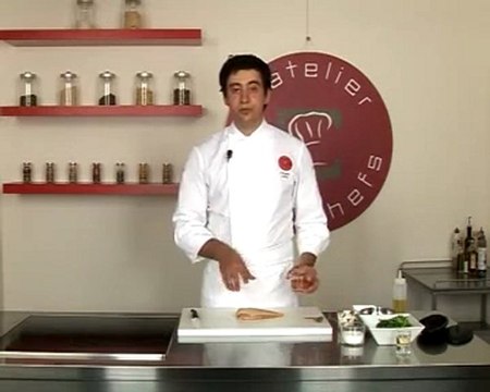 Recette de papillote de volaille incisée au basilic, pousse d'épinard et champignon