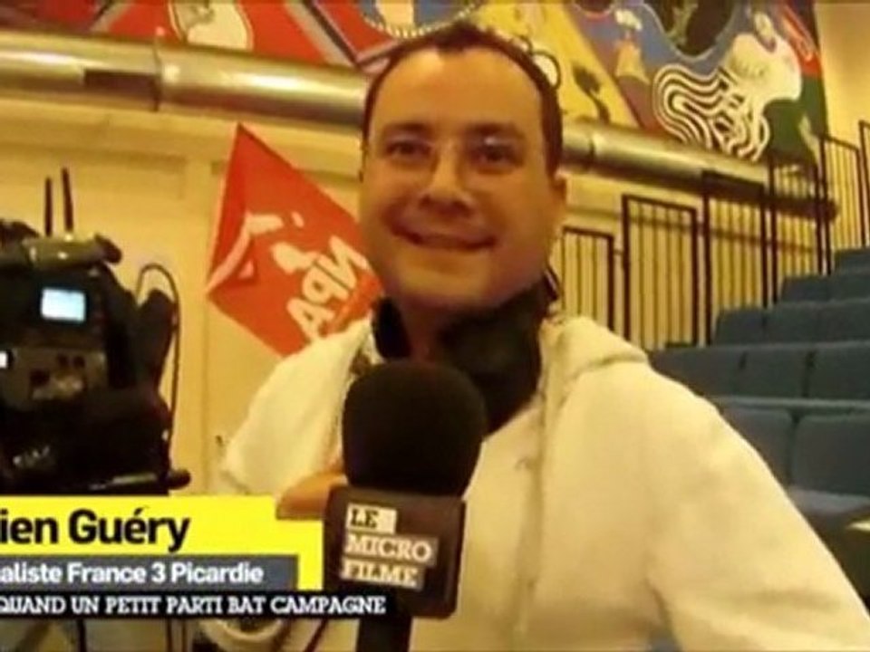 Philippe Poutou et des militants dans la matinale de Canal+