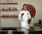 Technique de cuisine : Réaliser de fines feuilles de chocolat