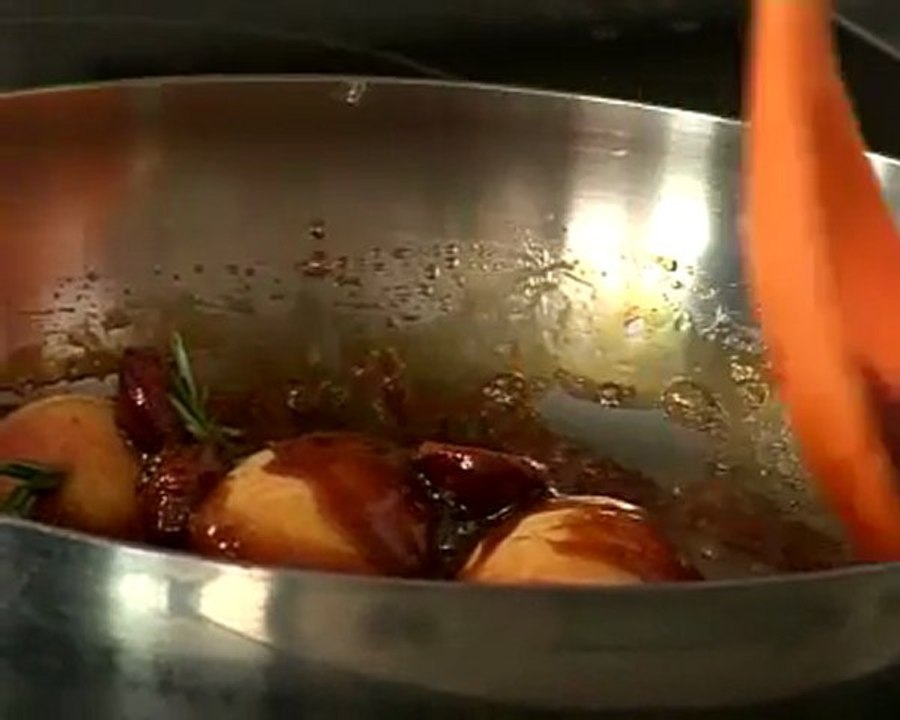 Recette d Abricots piqués au romarin, caramel de cerise