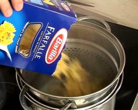 Recette de salade de Farfalle, poulet au vinaigre balsamique