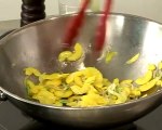 Recette de wok de sauté de canard au jus de pomme et carottes jaunes