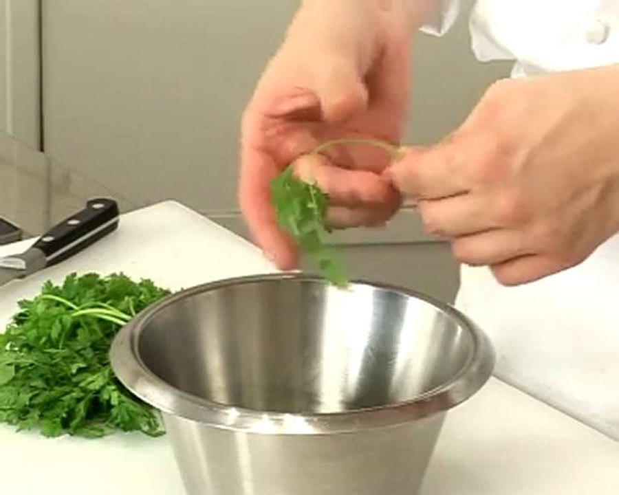 Recette de copeaux de foie gras au sel, cèpes marinés et salade de cerfeuil