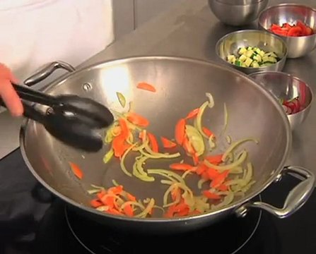 Technique de cuisine : Sauter les légumes au wok