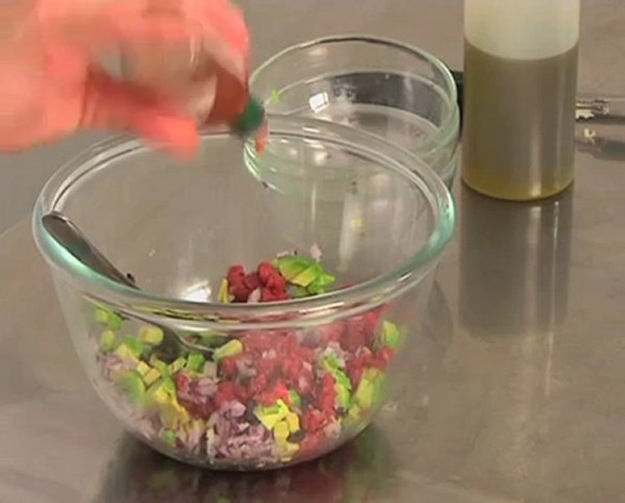 Recette de tartare de boeuf à la brousse, coeurs de sucrine poêlés