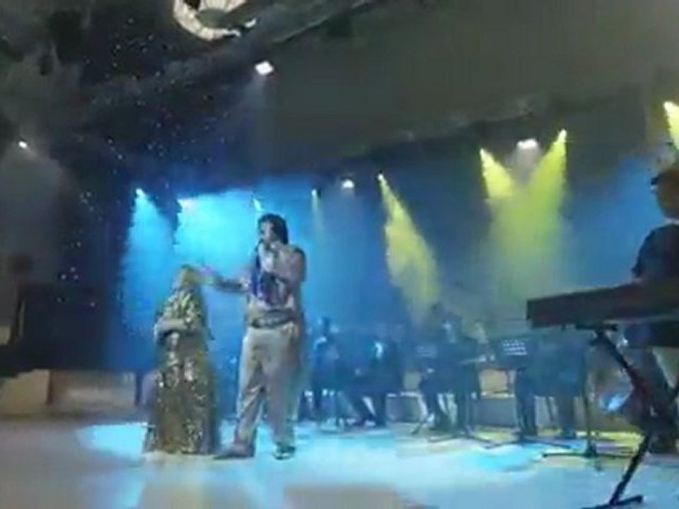 ZORUNDAMIYIM "Zorundamıyım seninle Uğraşmak Zorundamıyım "