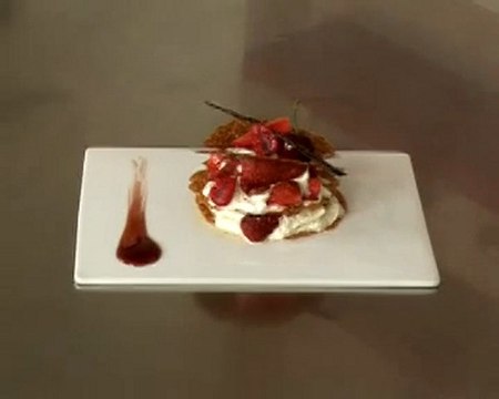 Recette de mille-feuilles de tuiles dentelle au sésame aux fruits rouges