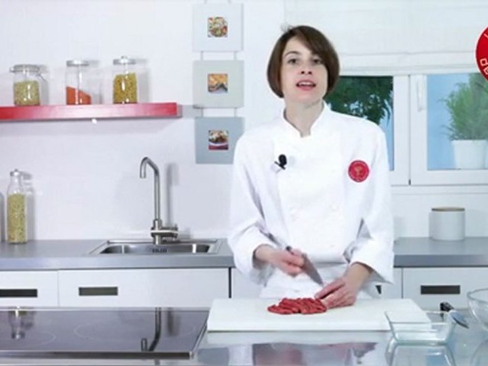 Technique de cuisine : tailler un tartare de boeuf
