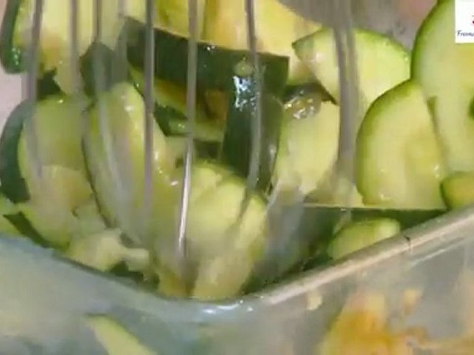 Recette de Cannelloni farcis au Fromage à la Crème Elle & Vire, caviar de courgettes et de crabe