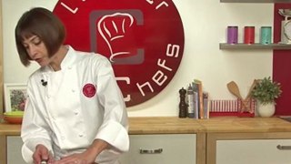 Technique de cuisine : Couper une génoise dans l'épaisseur