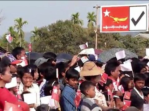 Birmanie: Aung San Suu Kyi appelle à l'unité en Etat Kachin