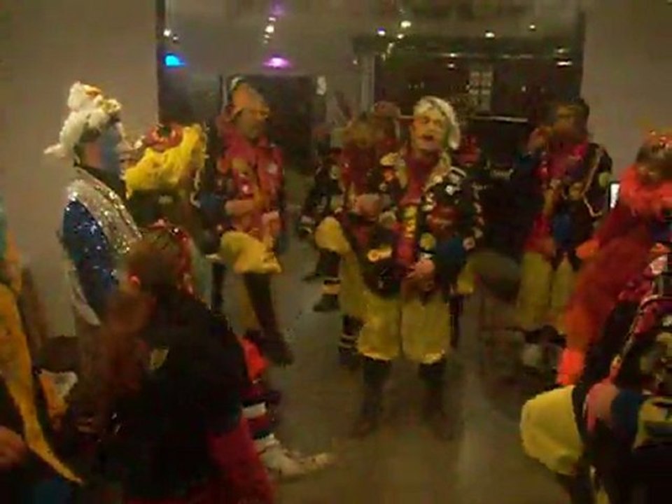 La bezu attitude chantent en chapelle!