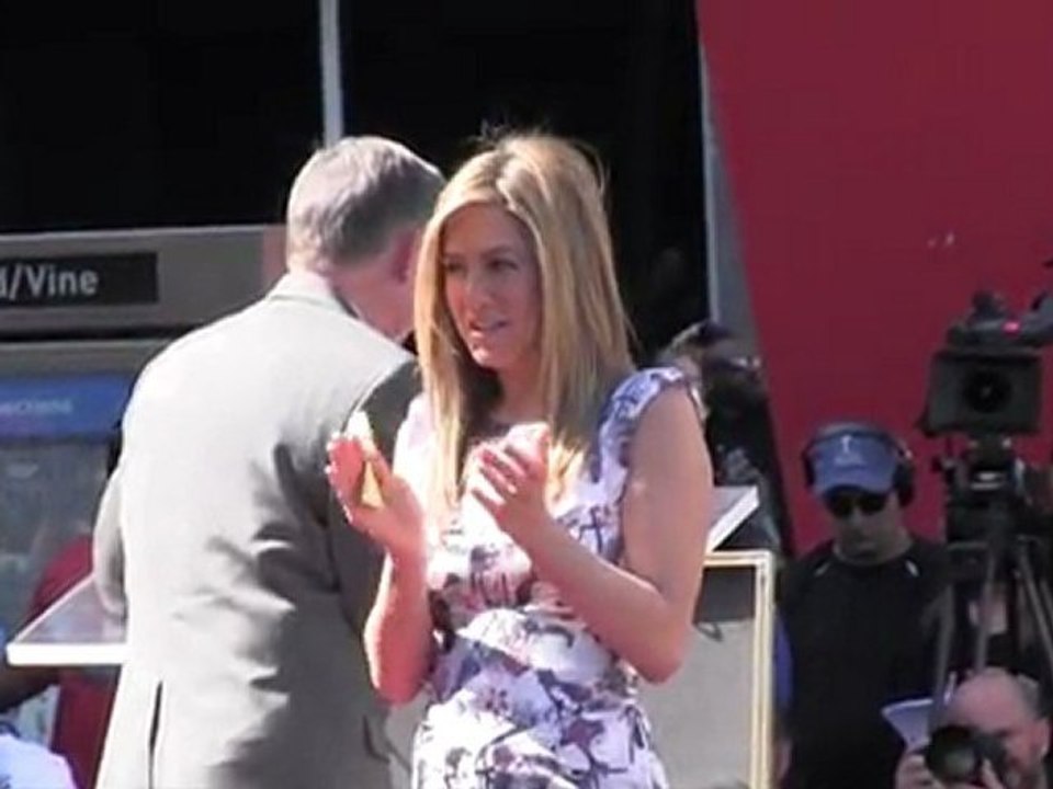 Jennifer Aniston heiß geküsst