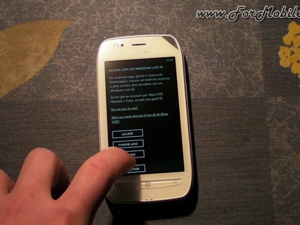 Nokia Lumia 710 - Inserimento micro SIM, batteria e prima accensione