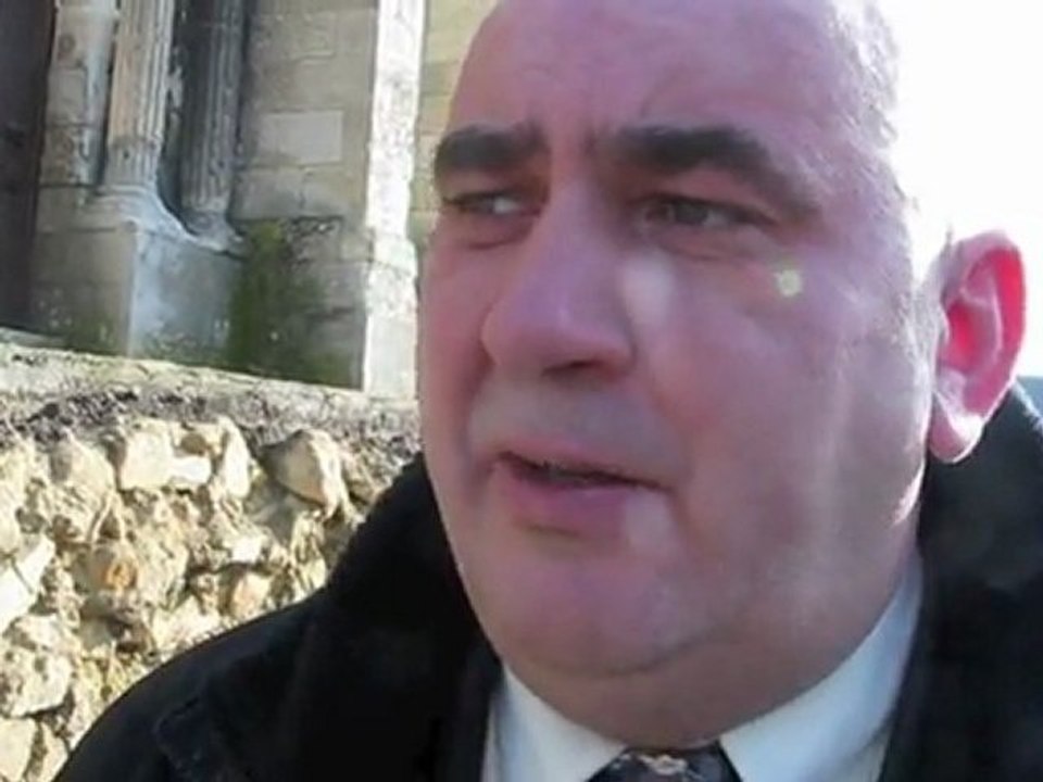 Avrechy : le mur de l'église s'effondre