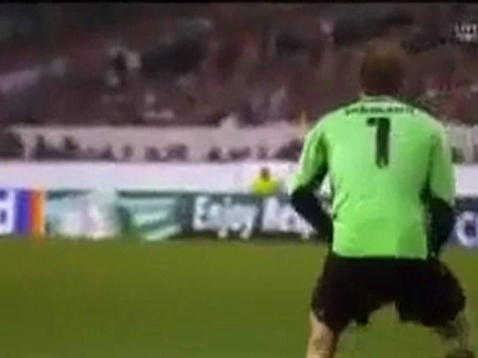 Funny - Lejhman The GoalKeeper of Stuttgart Make his Business in the Stadium :D
