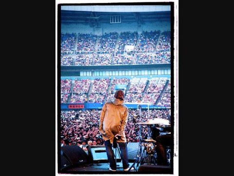 Beady Eye vs Noel Gallagher 7-3 guitar solos