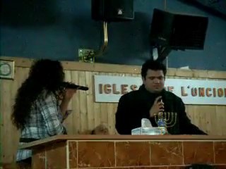 sabrina y jose cantando un cantico