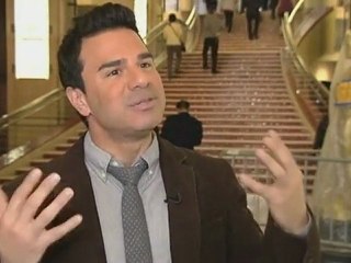 Bold color gowns, big jewels on trend for Oscar carpet