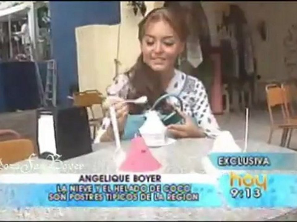 Angelique Boyer disfruta la comida yucateca