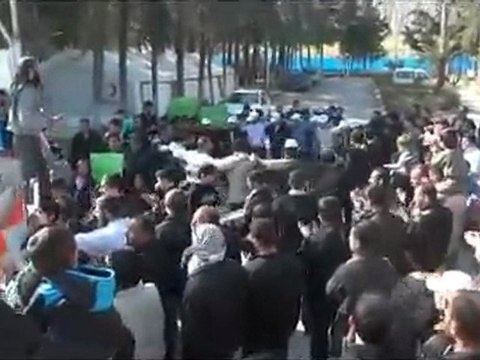 فري برس سننتفض من اجل بابا عمرو مخيمات اللاجئين 24 2 2012