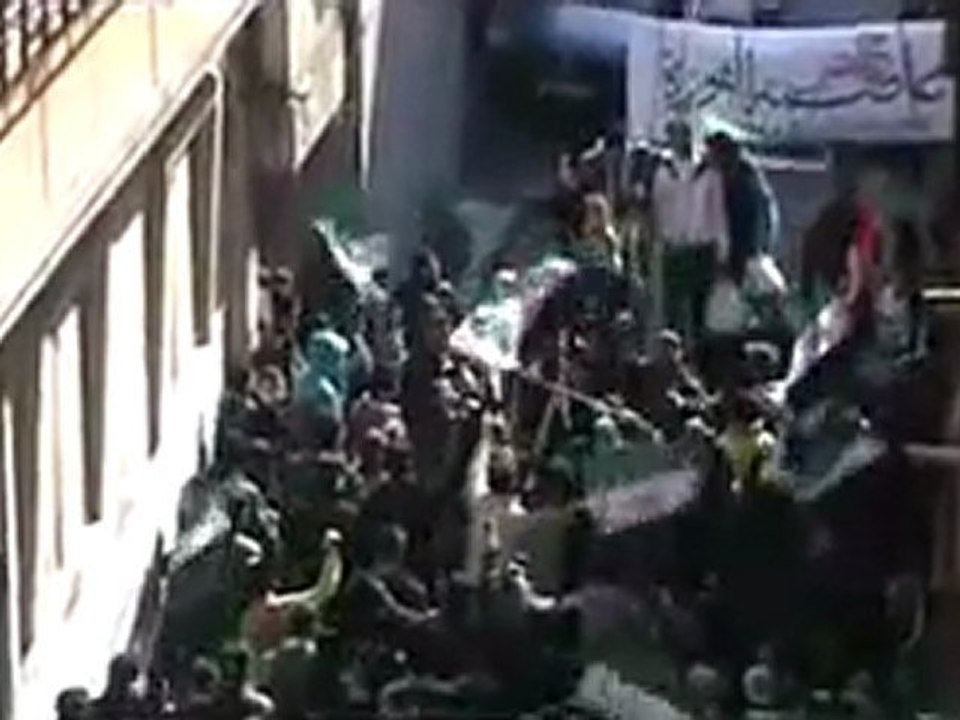 فري برس  حمص باب السباع مظاهرة رااائعة باباعمرو حنا معاكي 24 2 2012